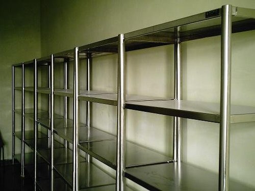 قفسه پیچ و مهره ای